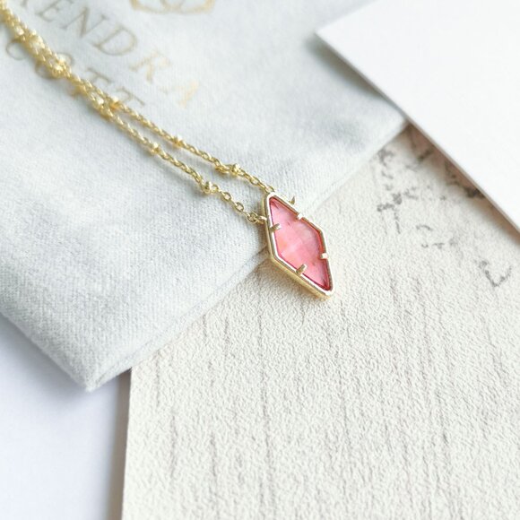 Kendra Scott Kinsley Raspberry Illusion Short Pendant Necklace in Gold - Picture 4 of 4